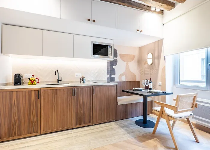 Holidaysinparis - Bourg Tibourg *