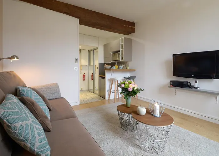 Holidaysinparis - Bourg Tibourg