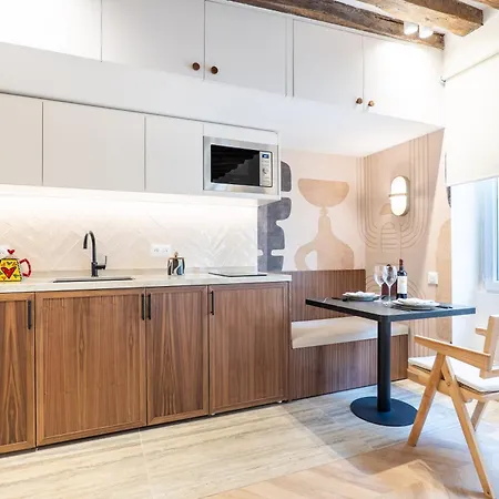 Holidaysinparis - Bourg Tibourg *